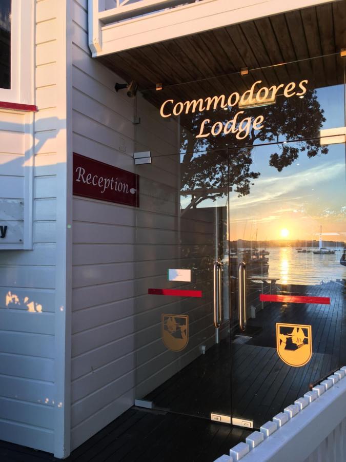 Commodores Lodge 러셀 외부 사진